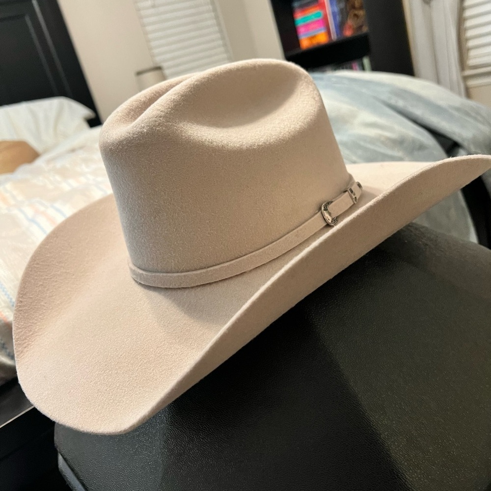 Elegant Cream Cowboy Hat